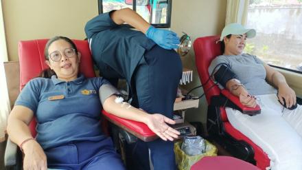 DONOR DARAH & PENYERAHAN TONG SAMPAH SECARA SIMBOLIS